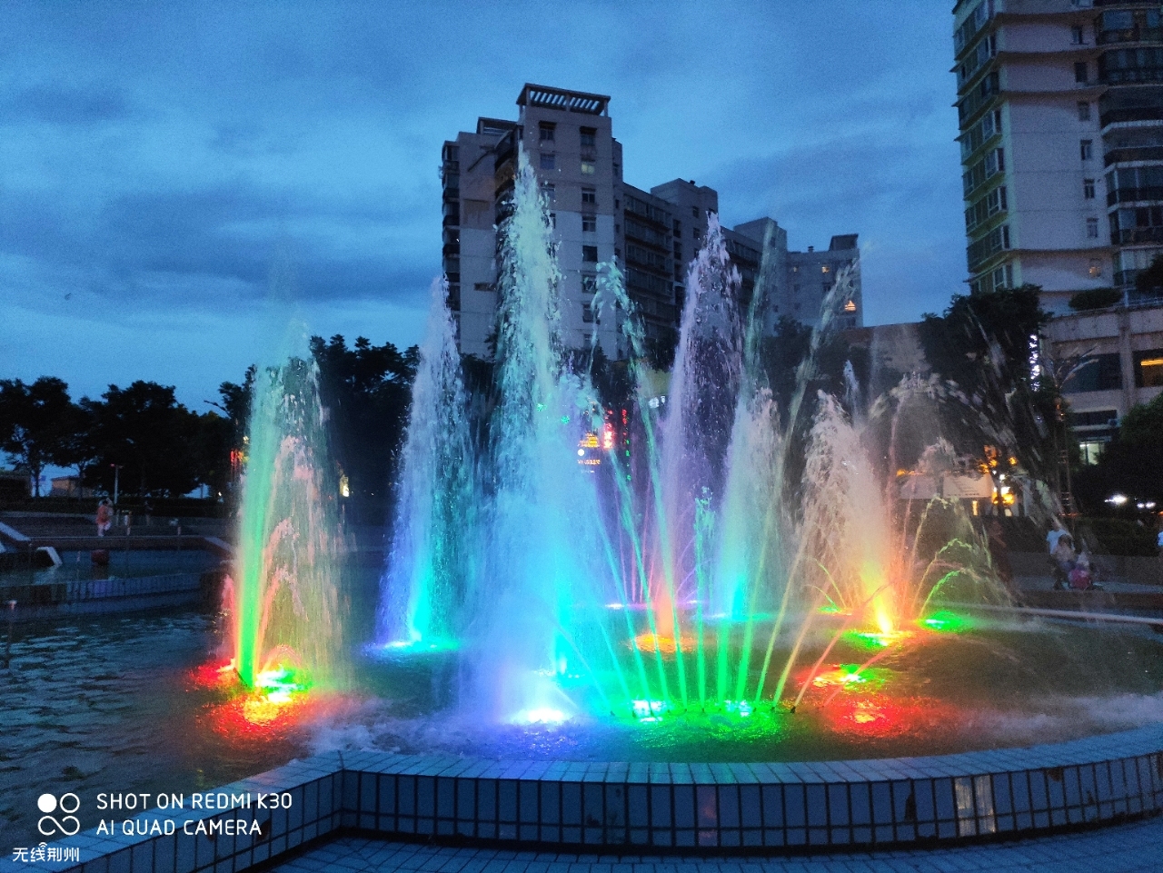 夏夜沙市便河广场喷泉美轮美奂